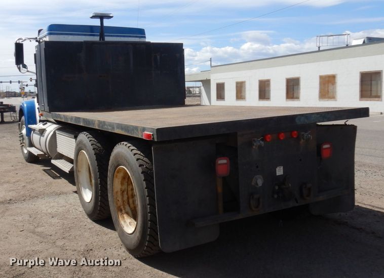 image for item KU9677 2005 International 9900i  flatbed truck