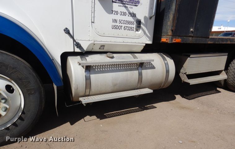 image for item KU9677 2005 International 9900i  flatbed truck