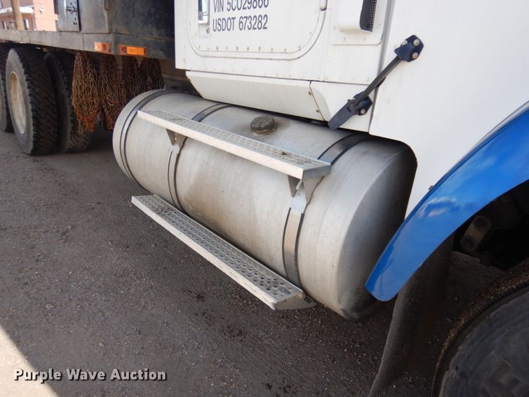 image for item KU9677 2005 International 9900i  flatbed truck