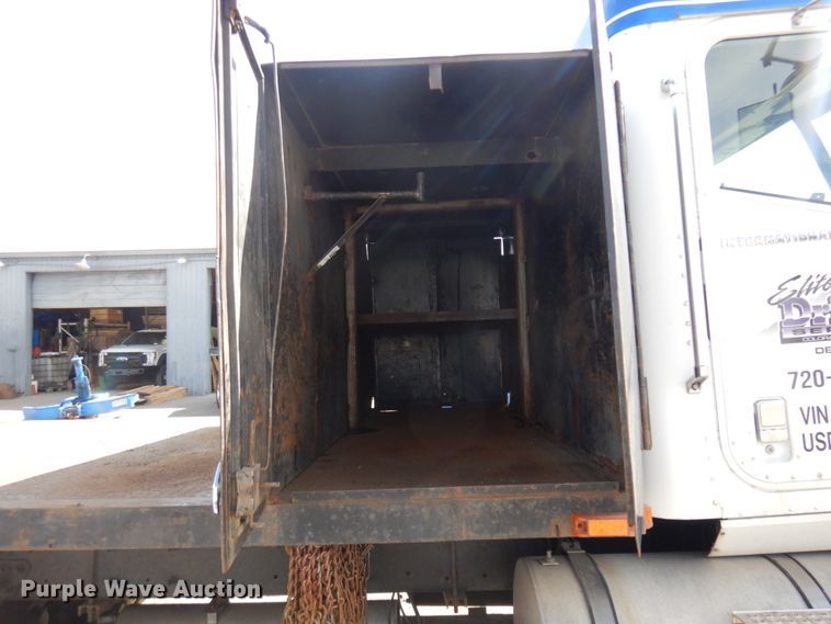 image for item KU9677 2005 International 9900i  flatbed truck