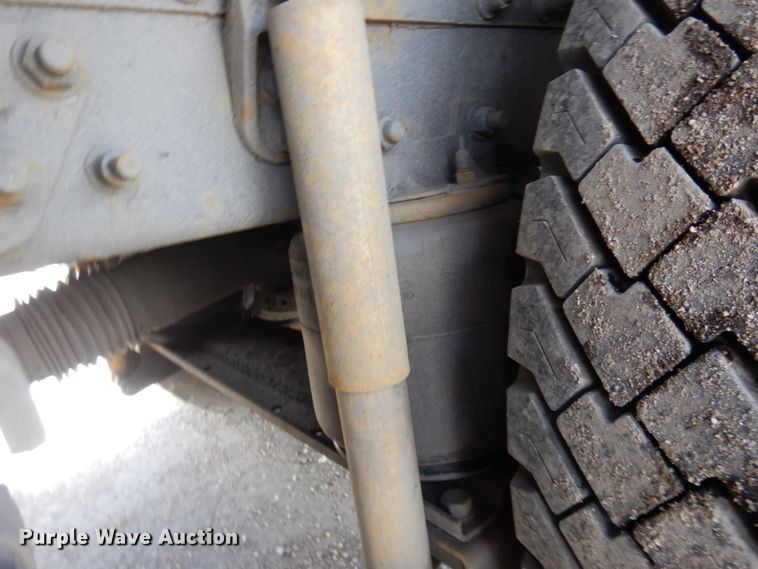 image for item KU9677 2005 International 9900i  flatbed truck