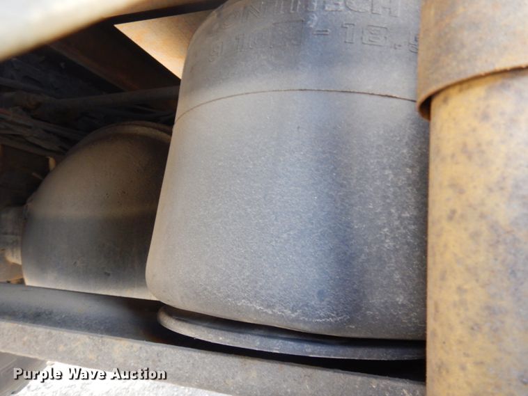 image for item KU9677 2005 International 9900i  flatbed truck