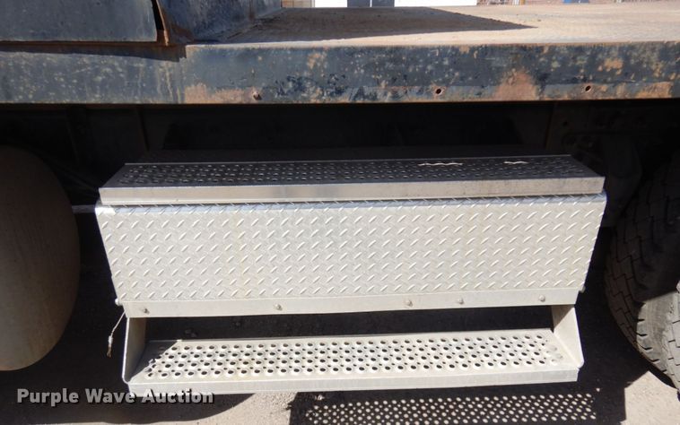 image for item KU9677 2005 International 9900i  flatbed truck