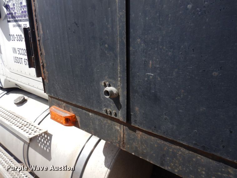 image for item KU9677 2005 International 9900i  flatbed truck