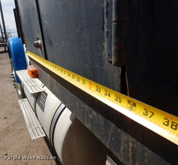 image for item KU9677 2005 International 9900i  flatbed truck