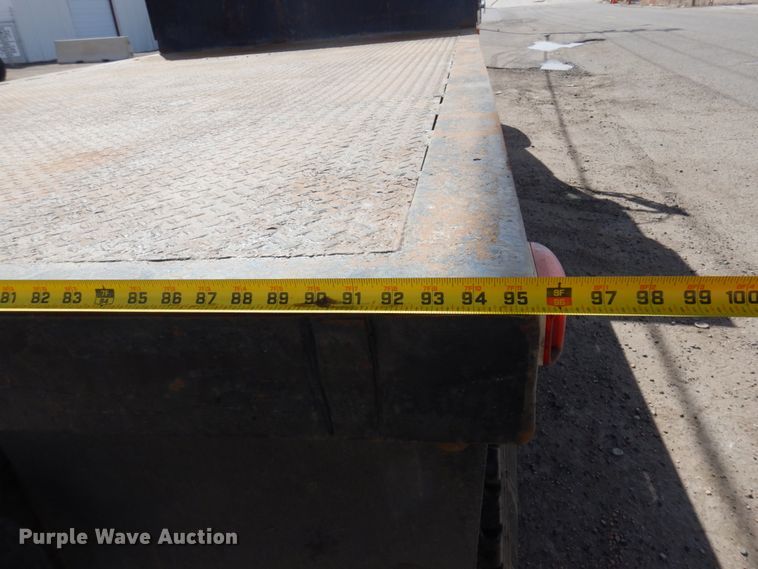 image for item KU9677 2005 International 9900i  flatbed truck