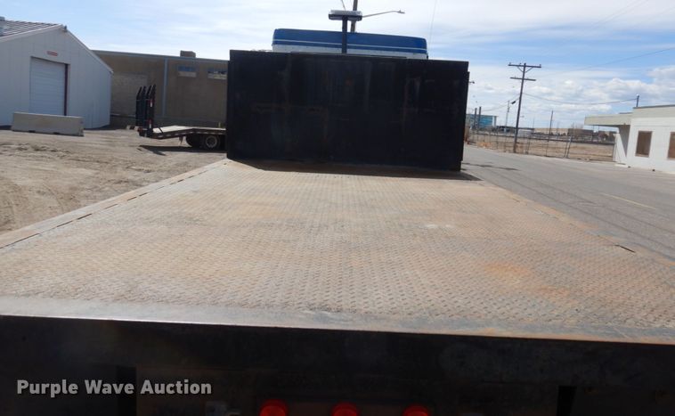 image for item KU9677 2005 International 9900i  flatbed truck