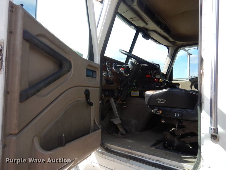 image for item KU9677 2005 International 9900i  flatbed truck