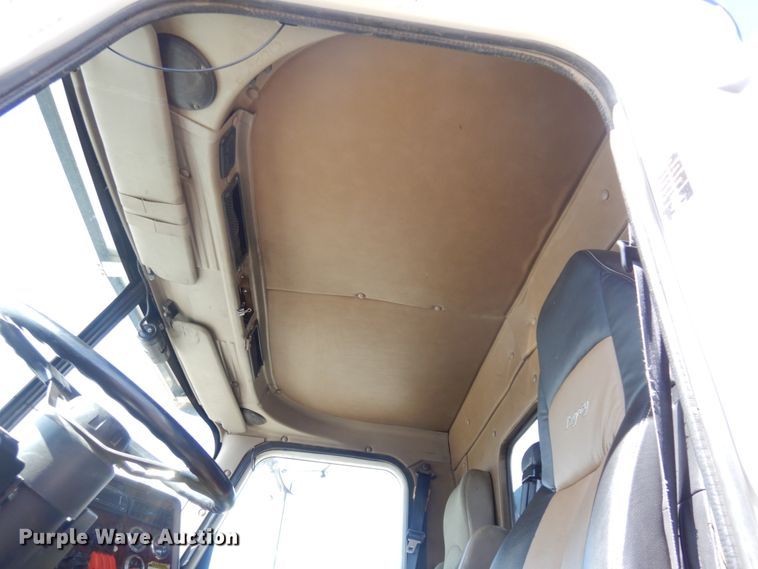 image for item KU9677 2005 International 9900i  flatbed truck