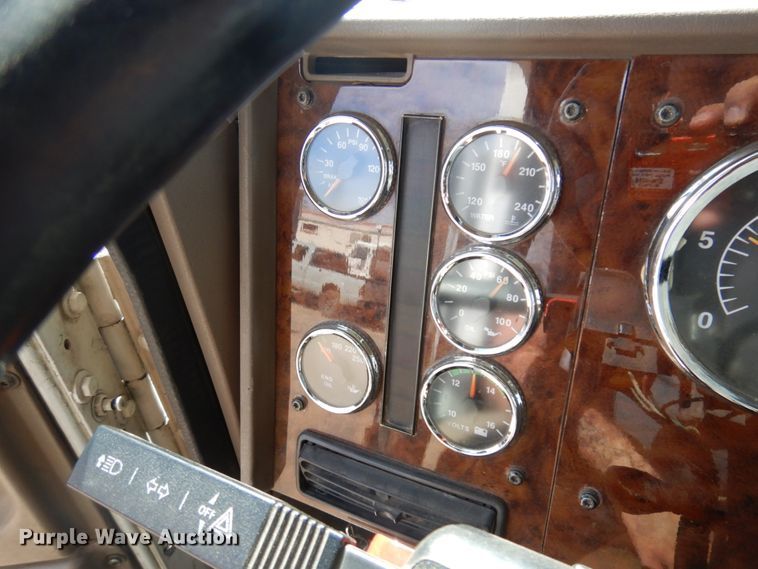 image for item KU9677 2005 International 9900i  flatbed truck