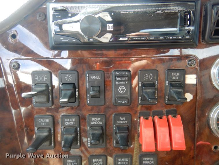 image for item KU9677 2005 International 9900i  flatbed truck