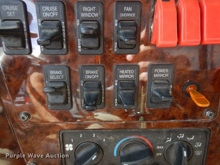 image for item KU9677 2005 International 9900i  flatbed truck