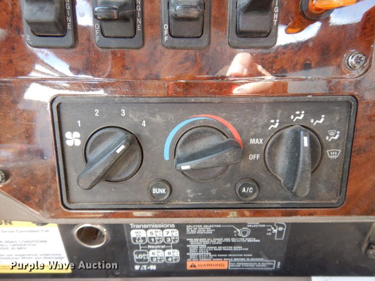 image for item KU9677 2005 International 9900i  flatbed truck