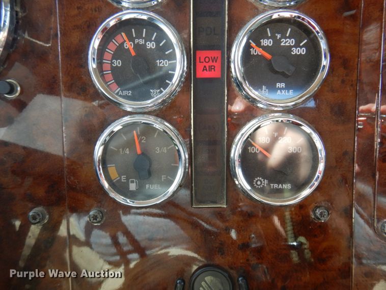 image for item KU9677 2005 International 9900i  flatbed truck