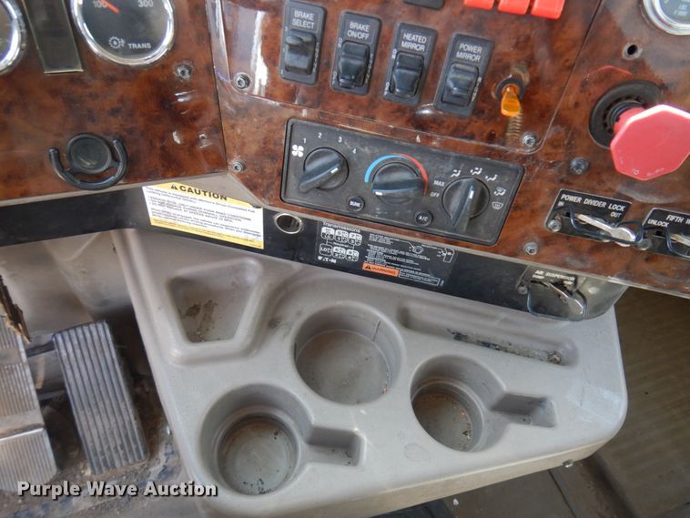 image for item KU9677 2005 International 9900i  flatbed truck