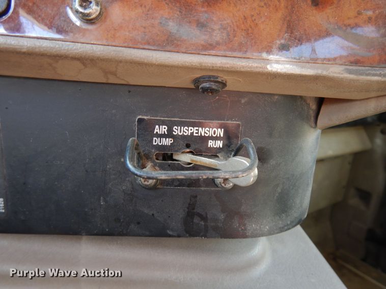 image for item KU9677 2005 International 9900i  flatbed truck