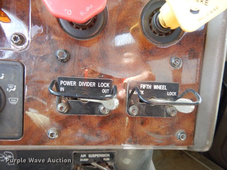 image for item KU9677 2005 International 9900i  flatbed truck