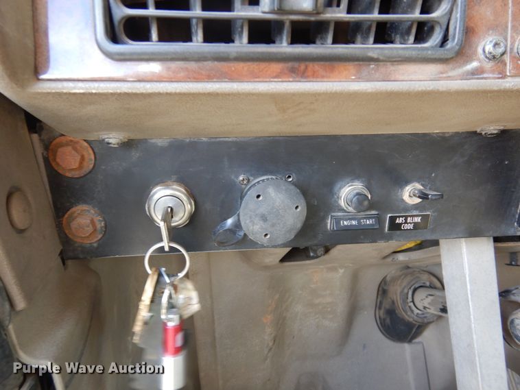 image for item KU9677 2005 International 9900i  flatbed truck