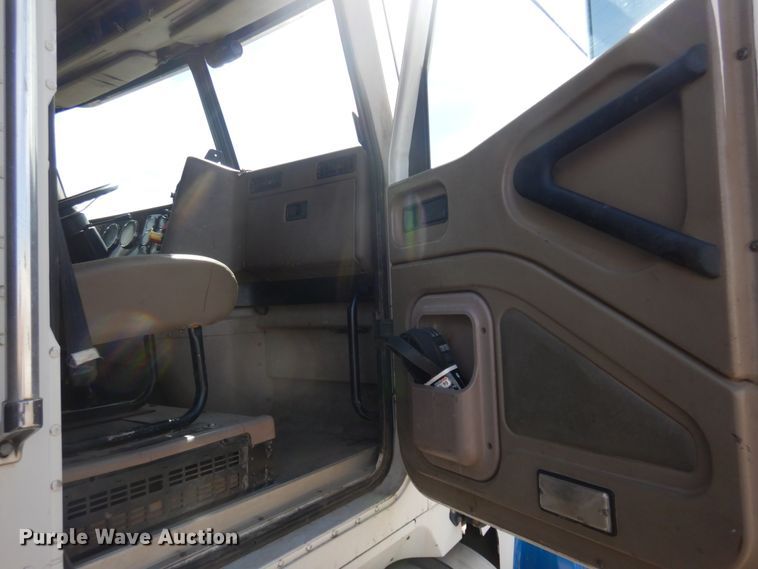 image for item KU9677 2005 International 9900i  flatbed truck