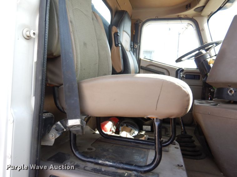 image for item KU9677 2005 International 9900i  flatbed truck