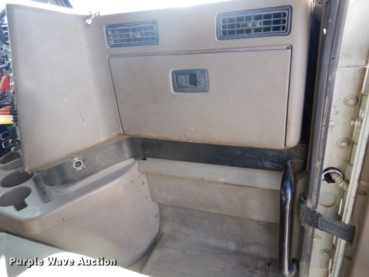 image for item KU9677 2005 International 9900i  flatbed truck