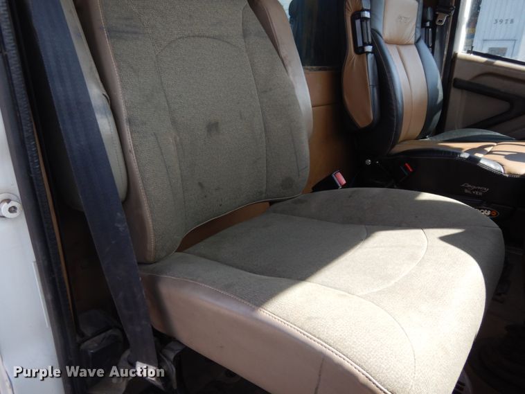 image for item KU9677 2005 International 9900i  flatbed truck