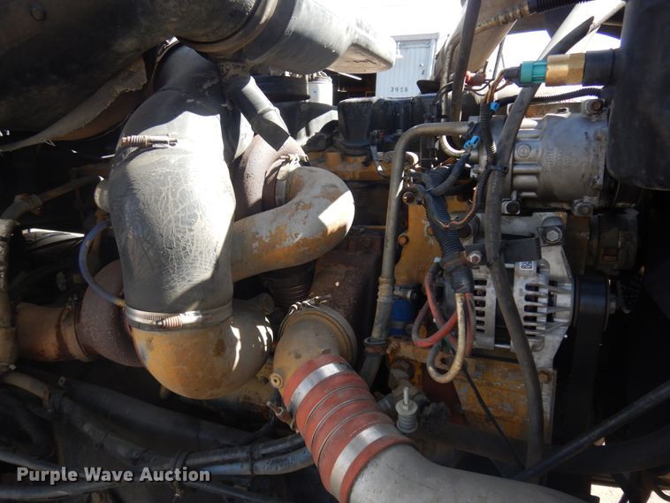 image for item KU9677 2005 International 9900i  flatbed truck