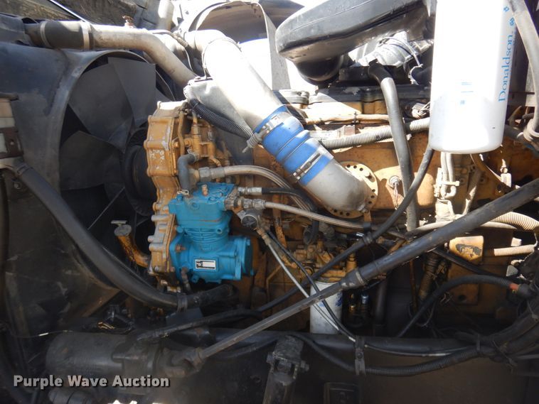 image for item KU9677 2005 International 9900i  flatbed truck