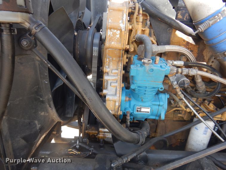 image for item KU9677 2005 International 9900i  flatbed truck