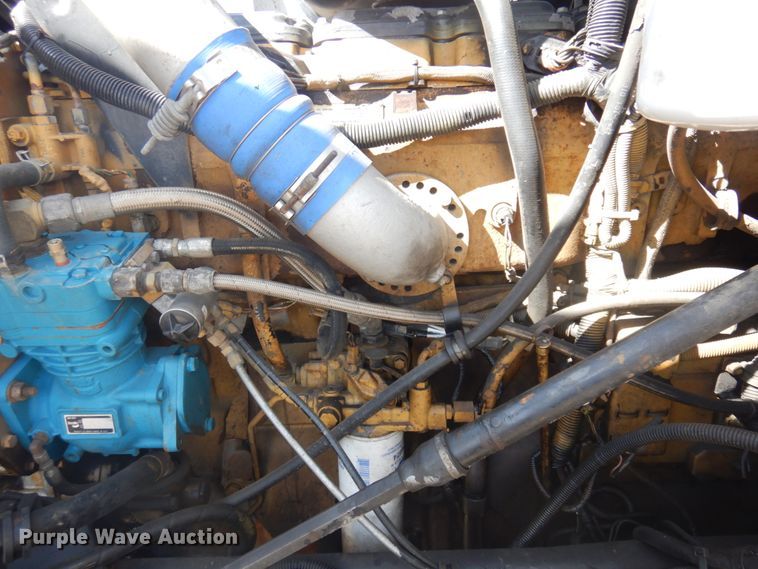 image for item KU9677 2005 International 9900i  flatbed truck