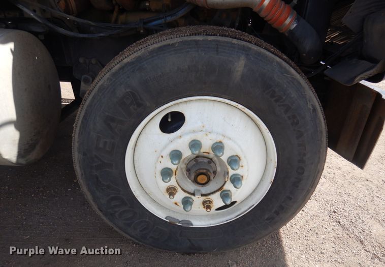 image for item KU9677 2005 International 9900i  flatbed truck