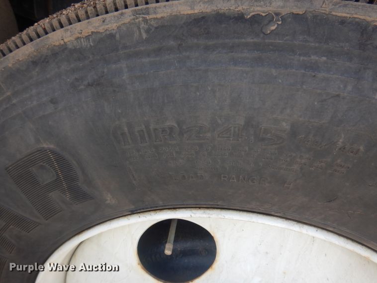 image for item KU9677 2005 International 9900i  flatbed truck