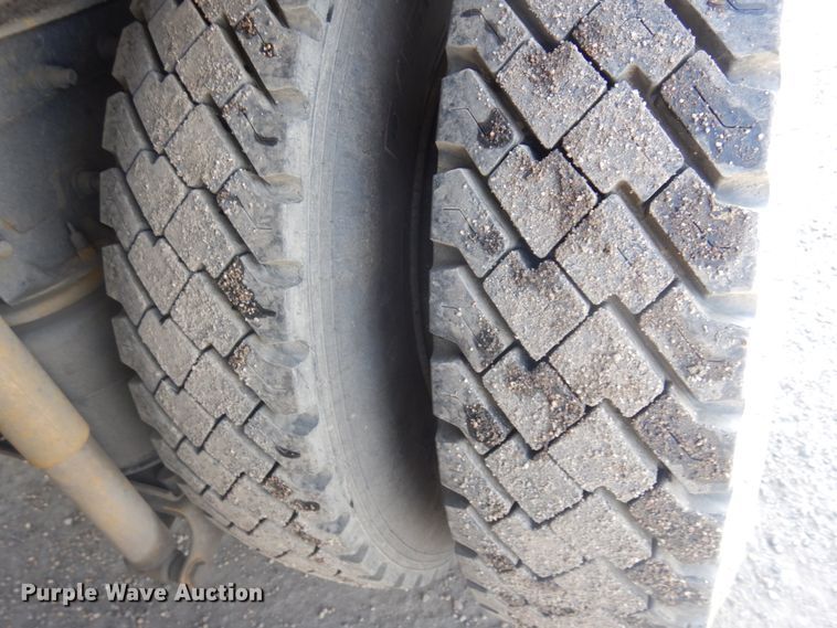 image for item KU9677 2005 International 9900i  flatbed truck