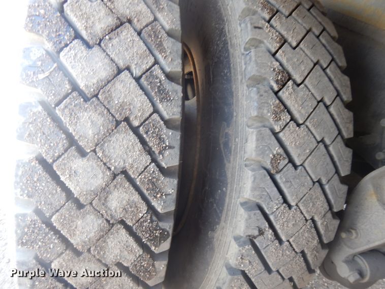 image for item KU9677 2005 International 9900i  flatbed truck