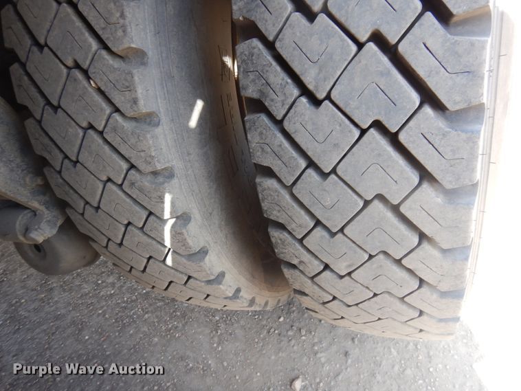 image for item KU9677 2005 International 9900i  flatbed truck