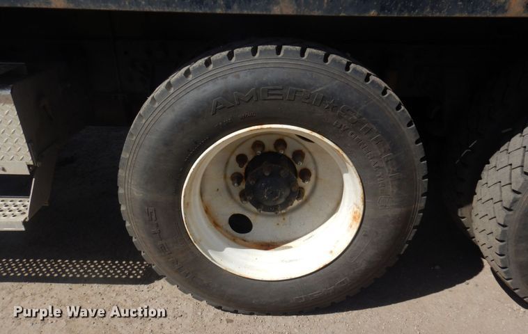 image for item KU9677 2005 International 9900i  flatbed truck