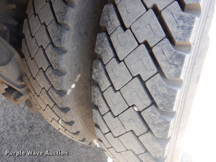 image for item KU9677 2005 International 9900i  flatbed truck