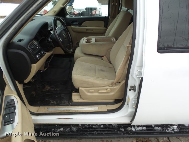 image for item DA7205 2007 Chevrolet Suburban 2500 LS  SUV