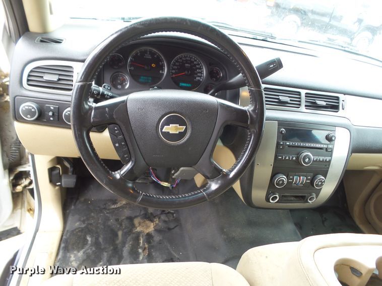 image for item DA7205 2007 Chevrolet Suburban 2500 LS  SUV