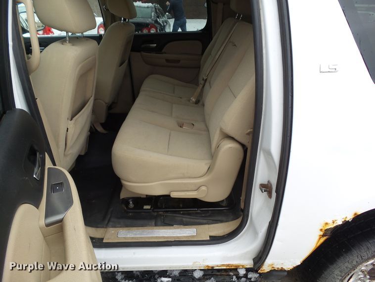 image for item DA7205 2007 Chevrolet Suburban 2500 LS  SUV