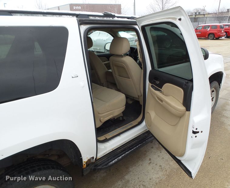image for item DA7205 2007 Chevrolet Suburban 2500 LS  SUV