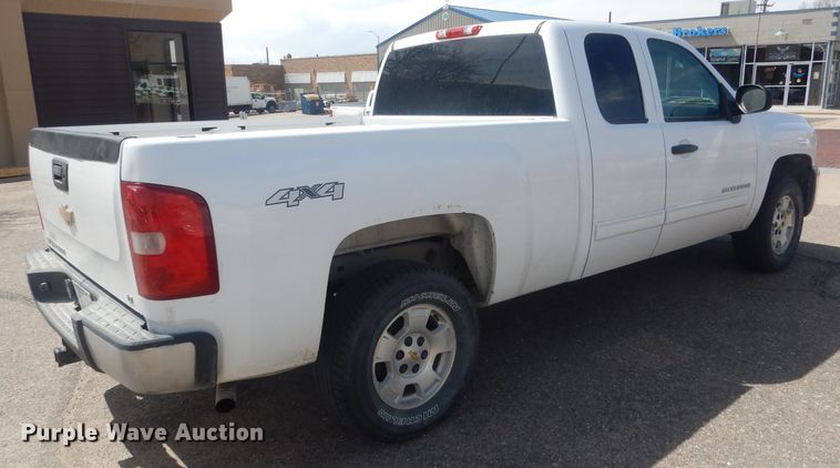 image for item DJ1295 2013 Chevrolet Silverado 1500  Ext. Cab pickup truck
