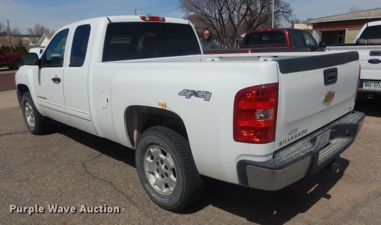 image for item DJ1295 2013 Chevrolet Silverado 1500  Ext. Cab pickup truck