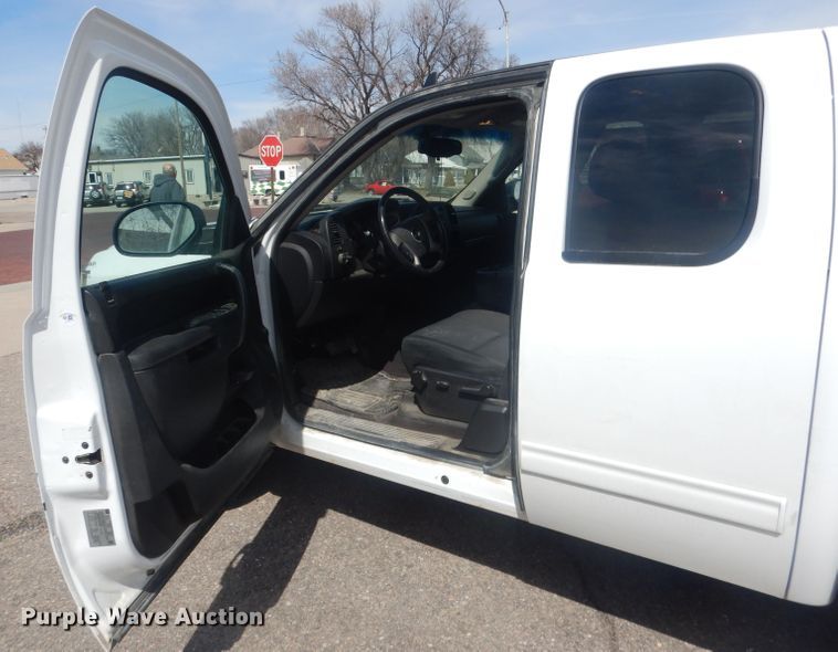 image for item DJ1295 2013 Chevrolet Silverado 1500  Ext. Cab pickup truck