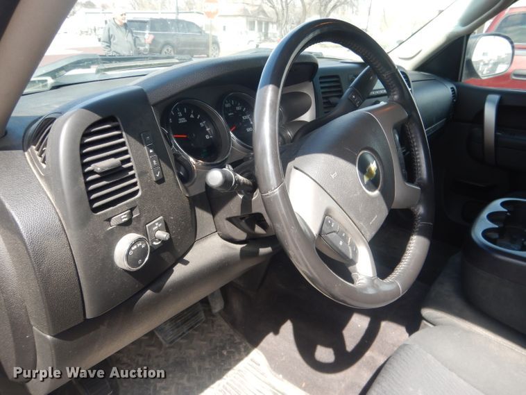 image for item DJ1295 2013 Chevrolet Silverado 1500  Ext. Cab pickup truck