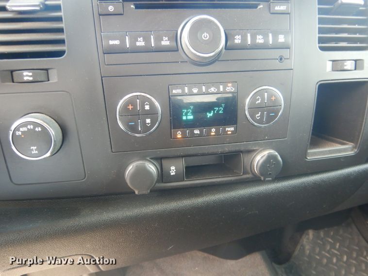 image for item DJ1295 2013 Chevrolet Silverado 1500  Ext. Cab pickup truck