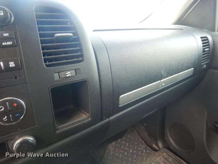 image for item DJ1295 2013 Chevrolet Silverado 1500  Ext. Cab pickup truck