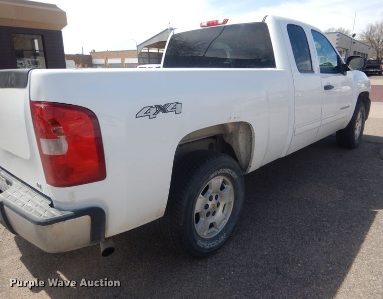 image for item DJ1295 2013 Chevrolet Silverado 1500  Ext. Cab pickup truck