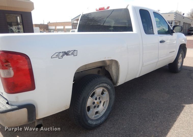 image for item DJ1295 2013 Chevrolet Silverado 1500  Ext. Cab pickup truck