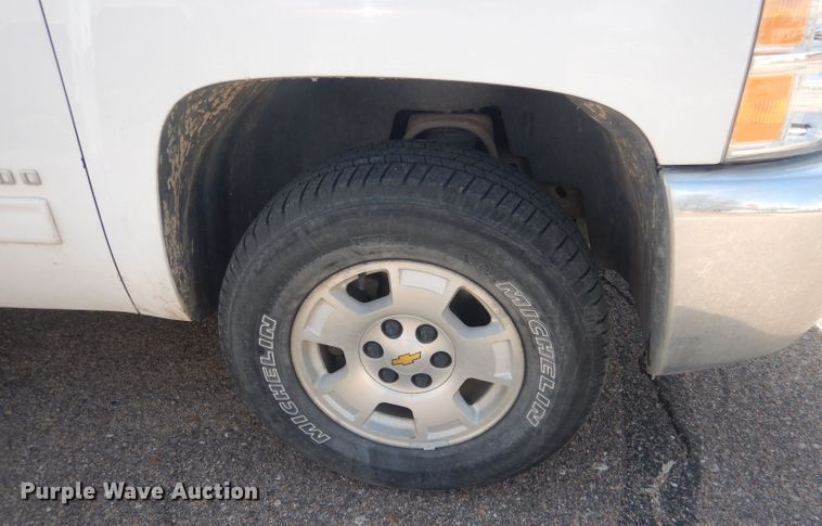 image for item DJ1295 2013 Chevrolet Silverado 1500  Ext. Cab pickup truck